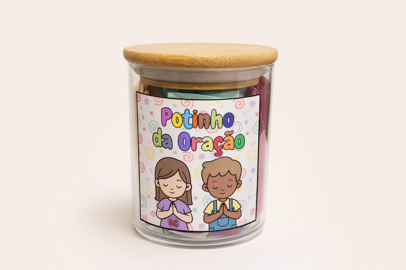 Potinho com papéis de oração